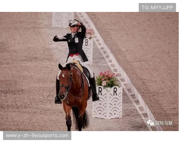 英格兰马术队在巴黎奥运会三项赛团体决赛中获得银牌，展现出色表现。